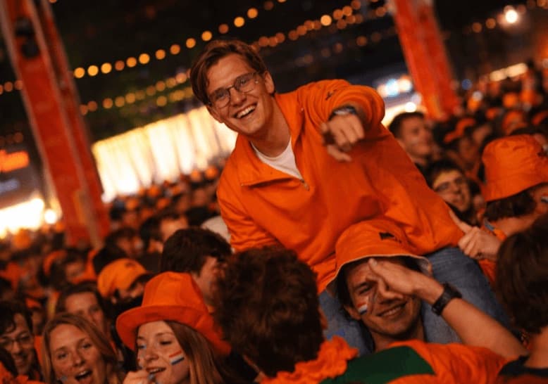 Sfeerfoto van een volle zaak